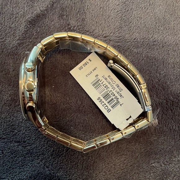 COPY - NWT men’s fossil watch (gold) - Picture 4 of 7